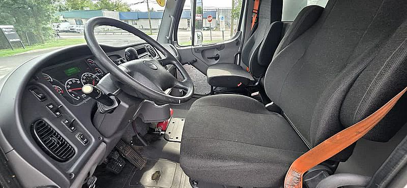 2017 Freightliner M2 106