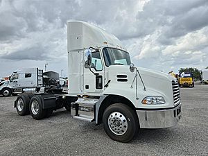 2018 Mack Pinnacle CXU613 - Day Cab