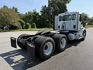2021 Peterbilt 579 - Day Cab