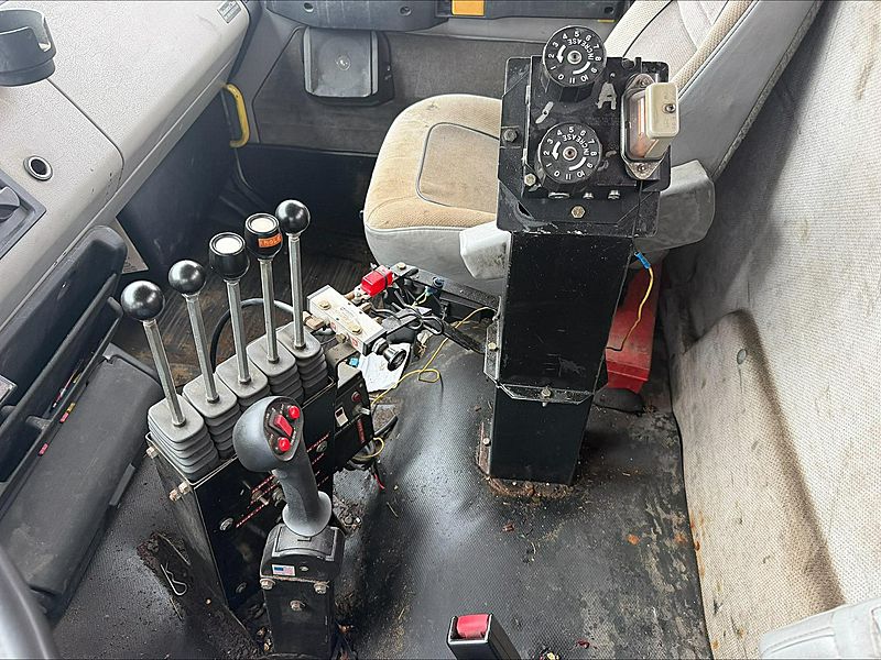 2002 Freightliner FL80
