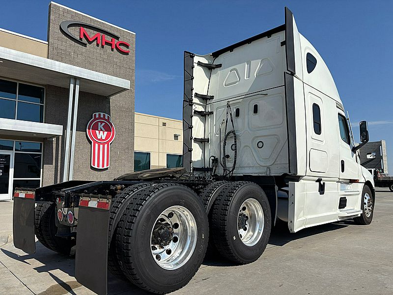 2023 Freightliner PT126064ST