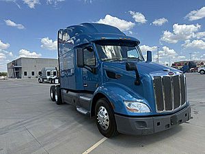 2021 Peterbilt 579 - Sleeper Truck