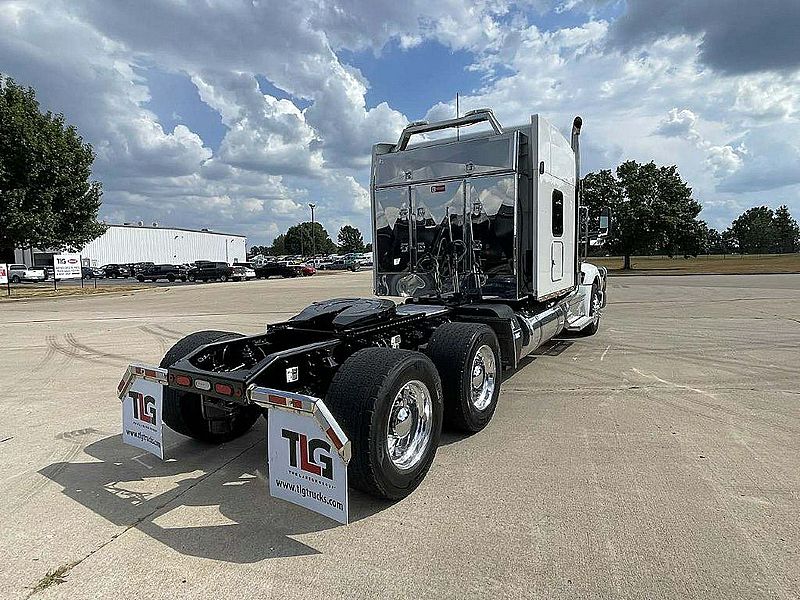 2025 Peterbilt 579