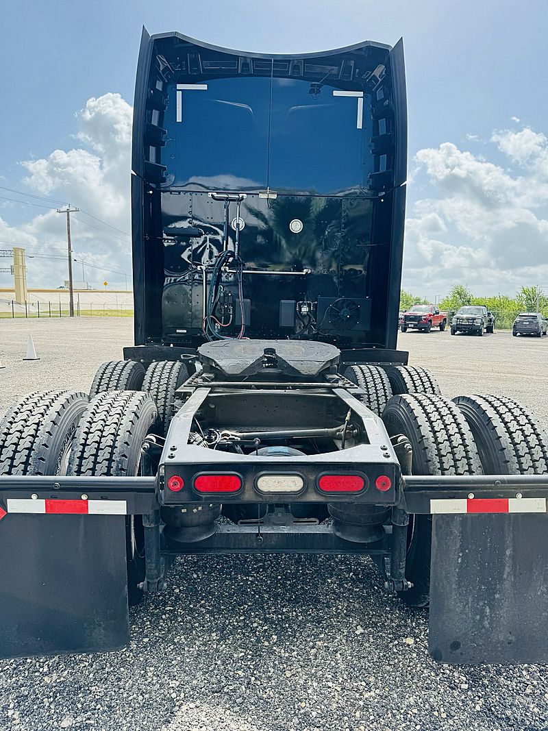 2023 Peterbilt 579