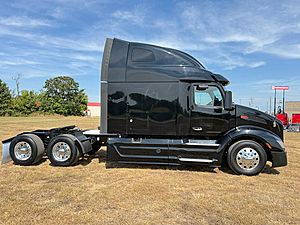 2022 Peterbilt 579 - Sleeper Truck