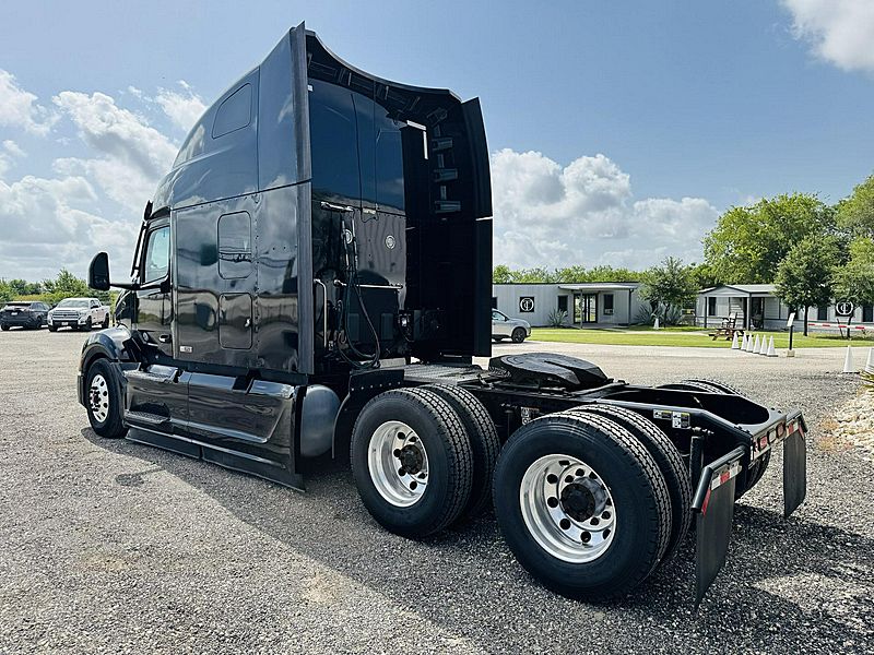2023 Peterbilt 579