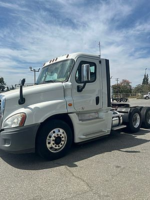 2016 Freightliner Cascadia 125 - Day Cab