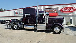 2017 Peterbilt 389 - Sleeper Truck