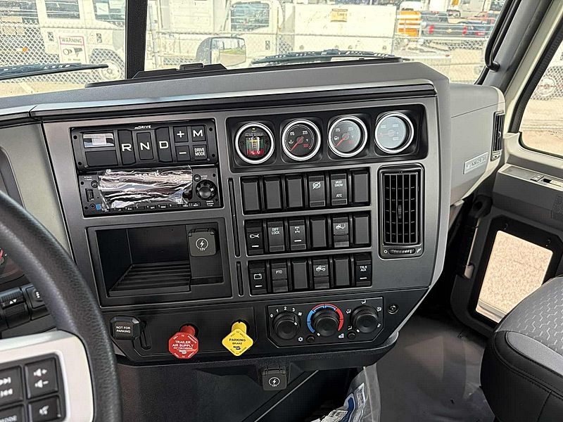 2025 Mack AN64T