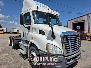 2012 Freightliner Cascadia 113 - Day Cab