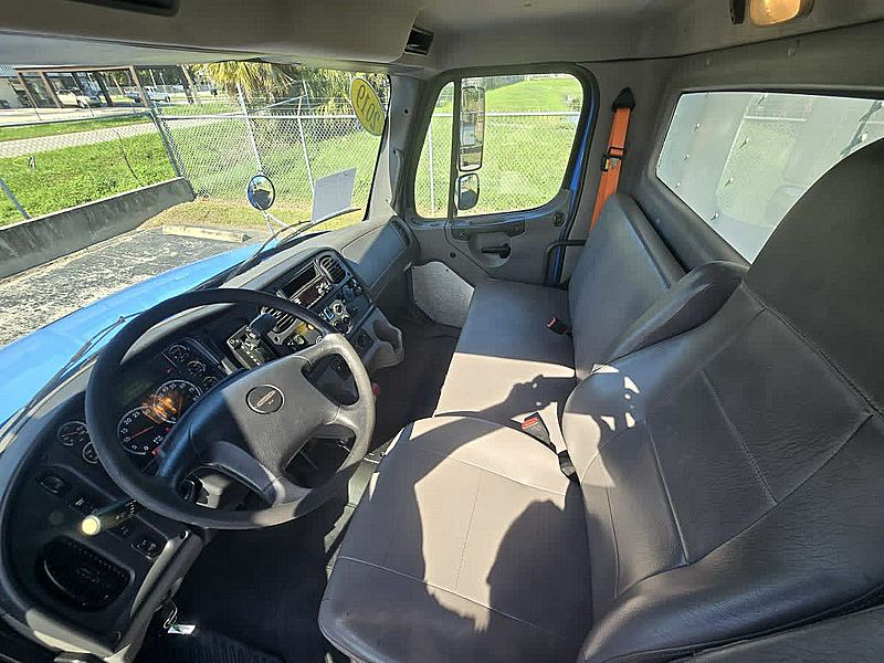 2019 Freightliner M2 106