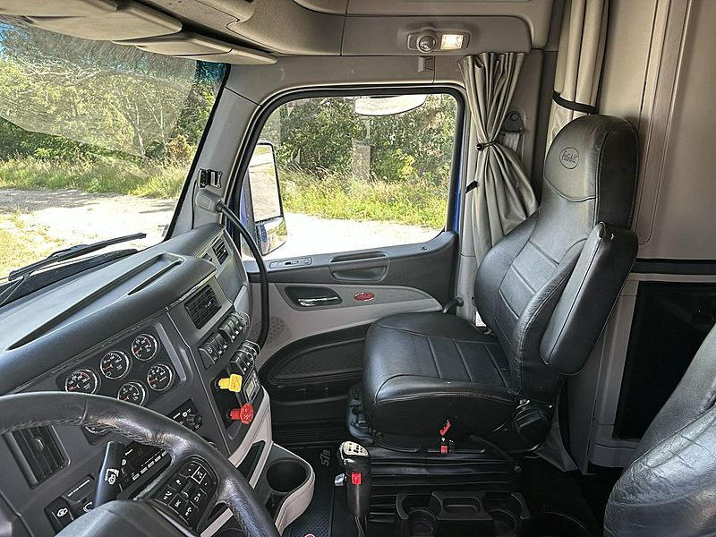 2023 Peterbilt 579