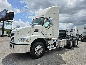 2018 Mack Pinnacle CXU613 - Day Cab