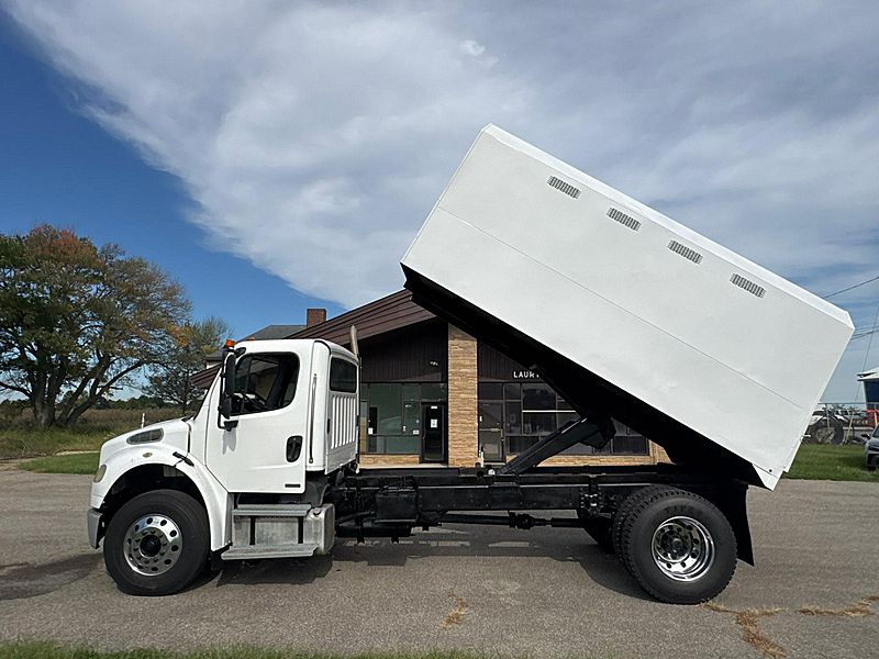 2009 Freightliner M2