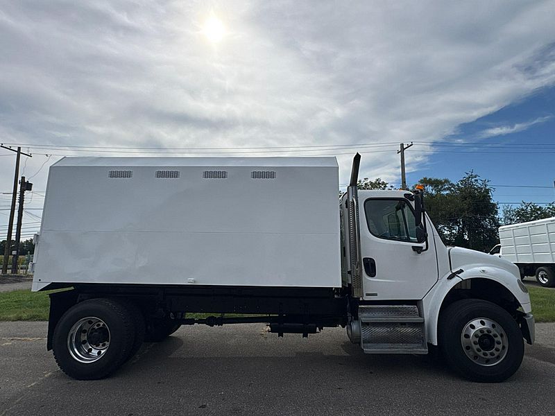 2009 Freightliner M2