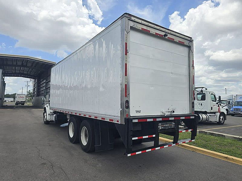 2019 Freightliner M2 106