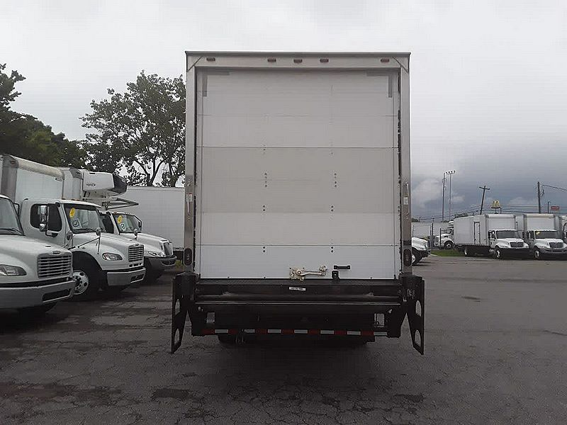2018 Freightliner M2 106