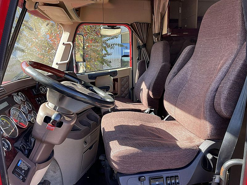 2015 Freightliner CORONADO 132
