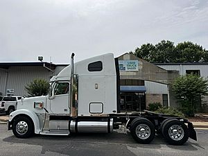 2020 Freightliner CORONADO 132