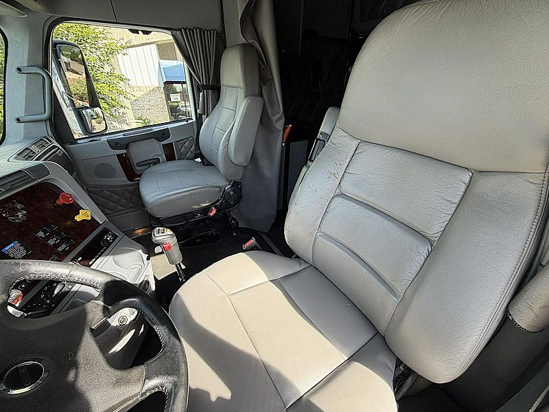 2020 Freightliner CORONADO 132
