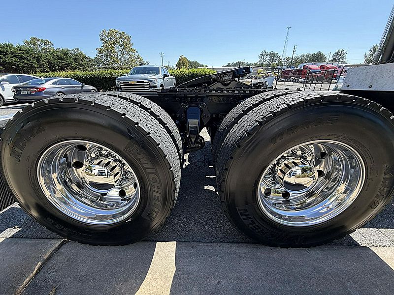 2020 Freightliner CORONADO 132
