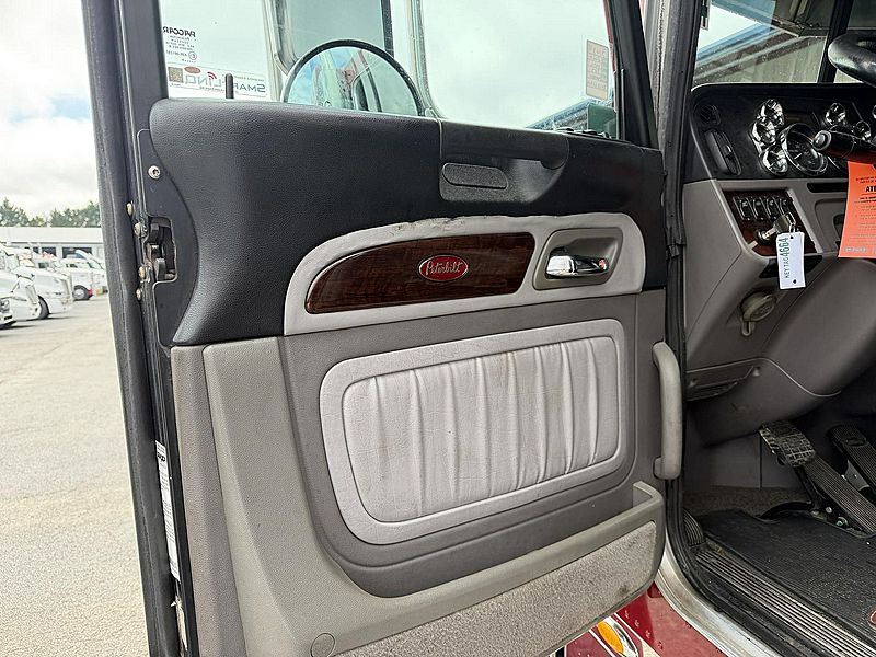 2020 Peterbilt 389