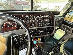 2023 Peterbilt 389