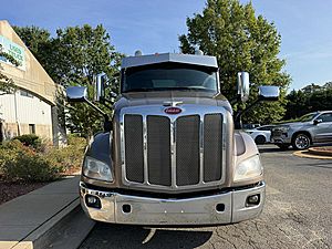 2017 Peterbilt 579 - Day Cab