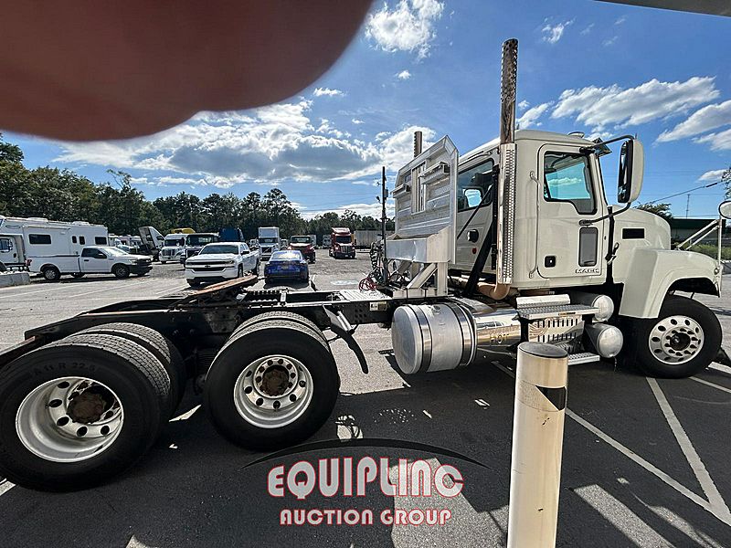 2014 Mack Pinnacle