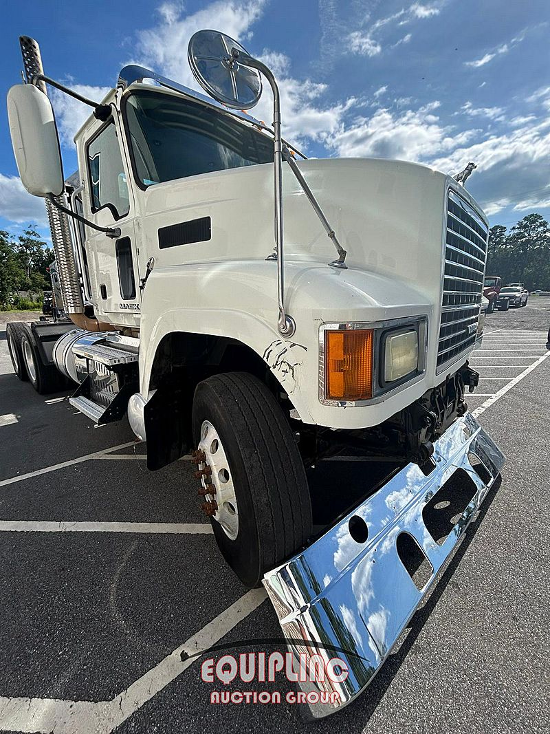 2014 Mack Pinnacle