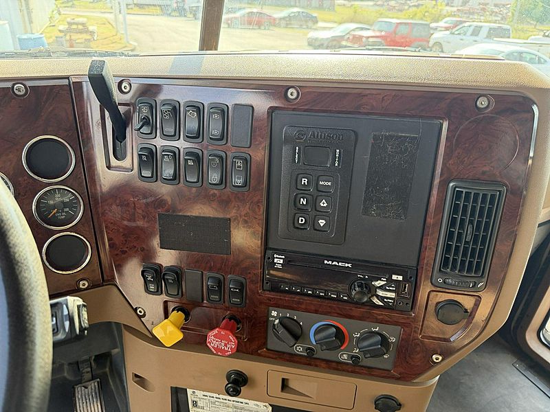 2019 Mack GU713