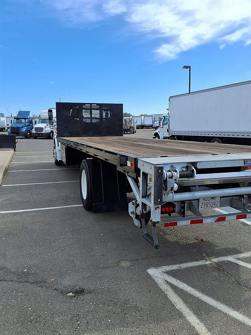 2019 Freightliner M2 106