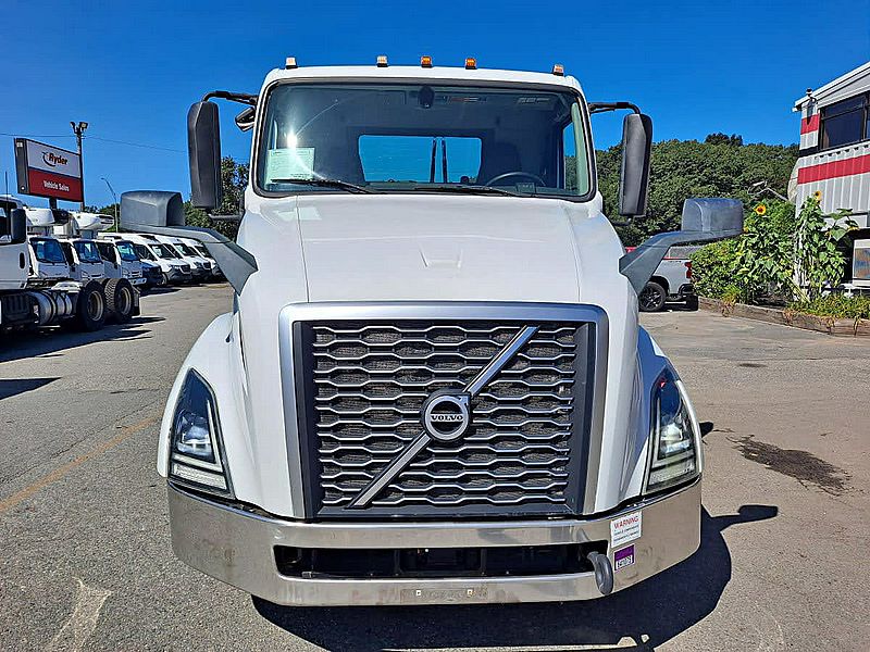 2019 Volvo VNL64T-300