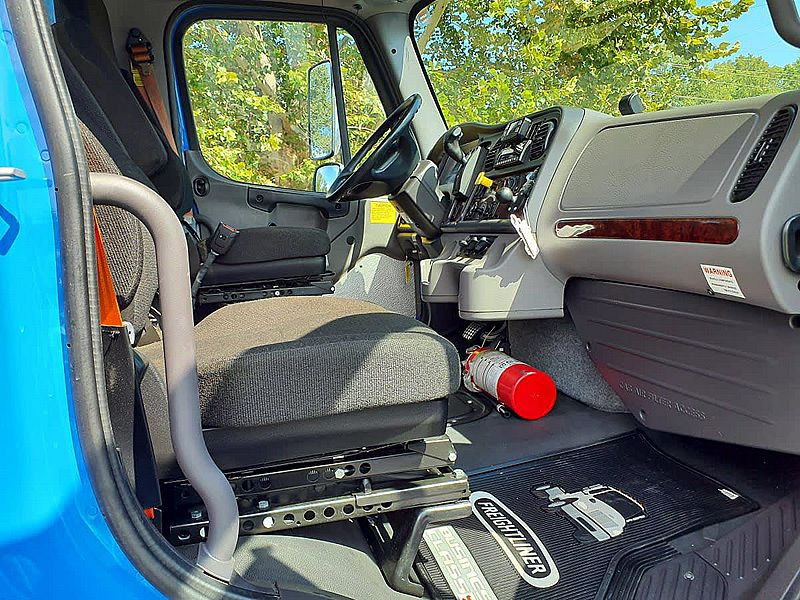 2022 Freightliner M2 106