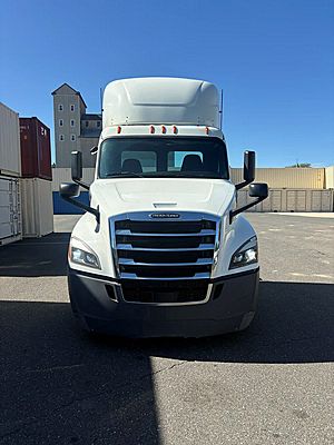 2020 Freightliner Cascadia - Day Cab
