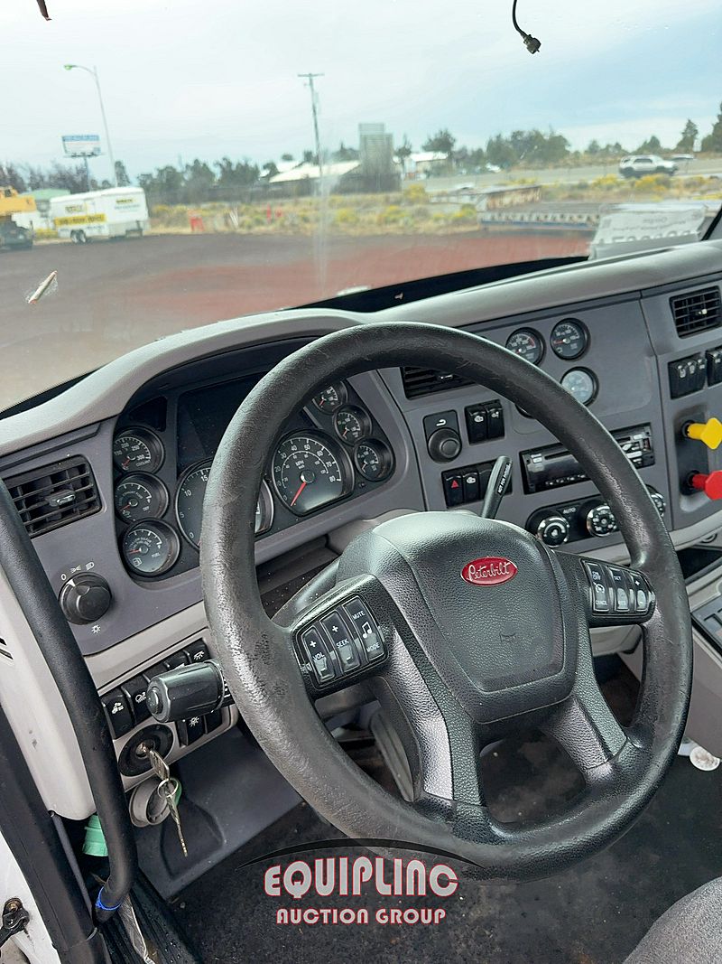2017 Peterbilt 579