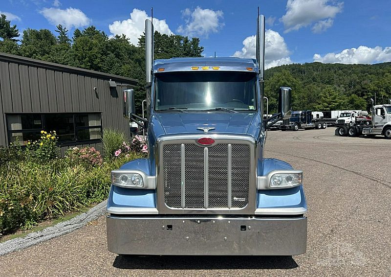 2021 Peterbilt 567