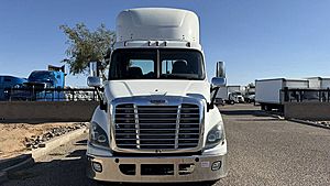 2017 Freightliner Cascadia 113 - Day Cab