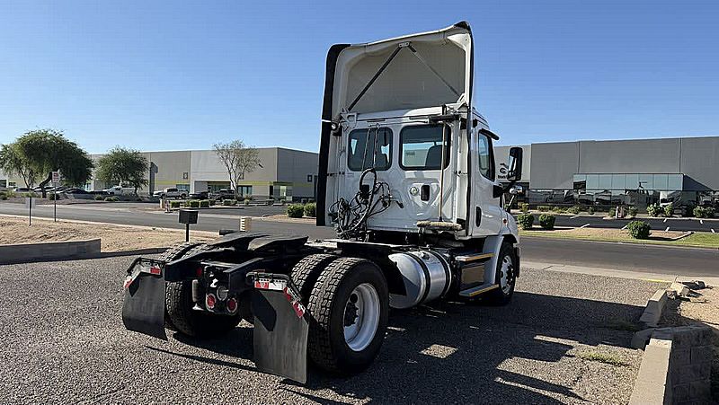 2017 Freightliner CASCADIA 113