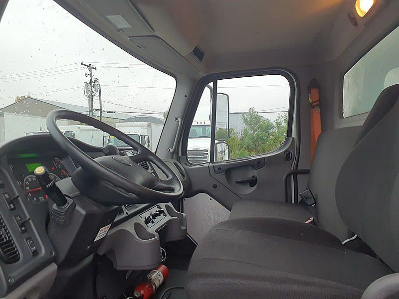 2021 Freightliner M2 106
