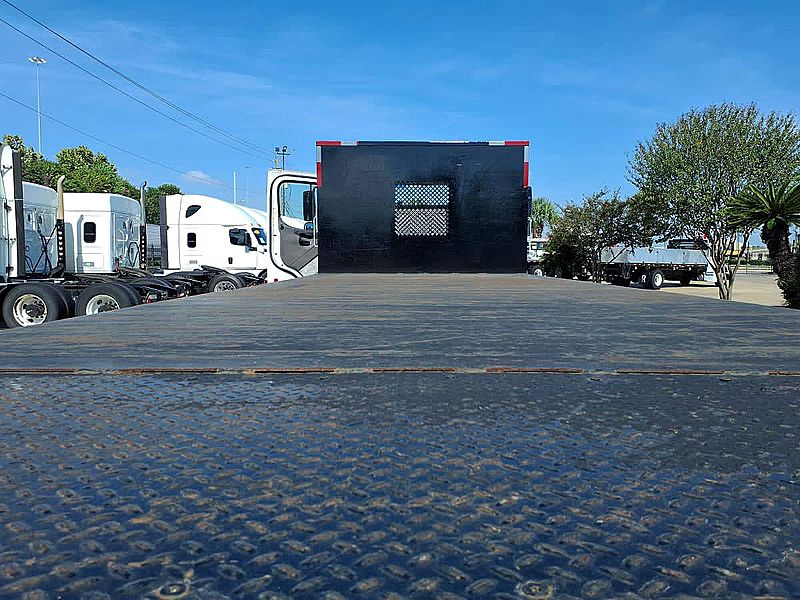 2017 Freightliner M2 106