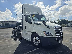 2019 Freightliner Cascadia - Day Cab