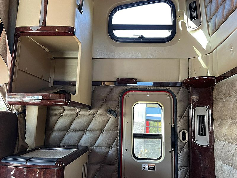 2015 Freightliner CORONADO 132