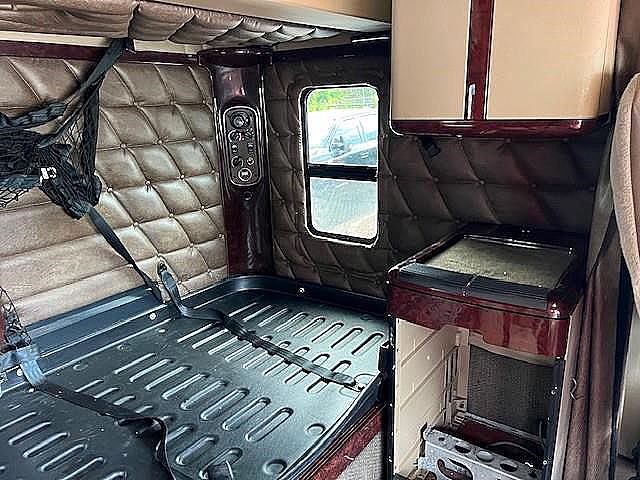 2011 Freightliner CORONADO 132