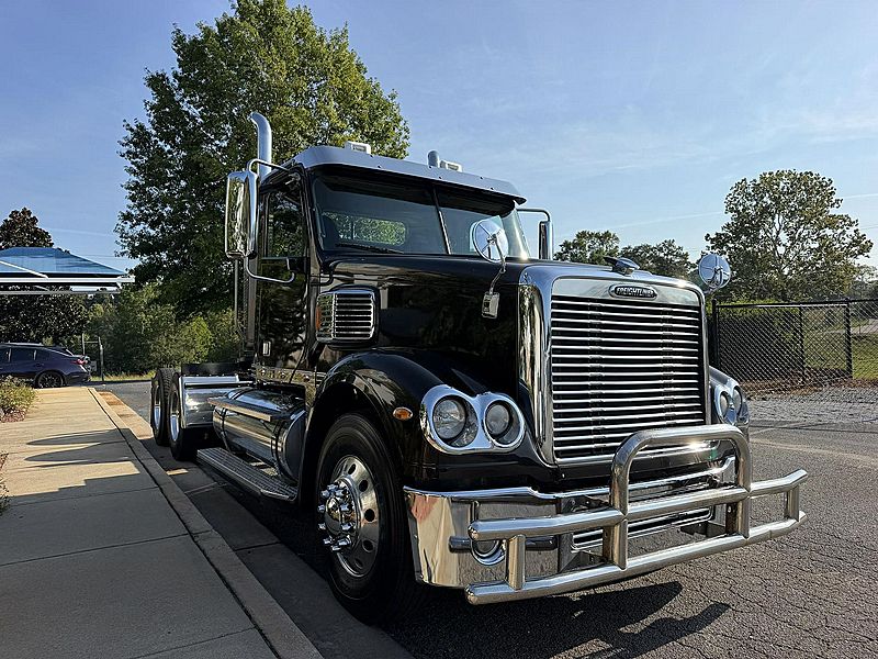 2020 Freightliner CORONADO 132