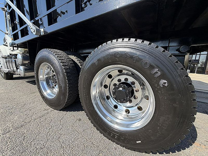 2015 Mack GU713