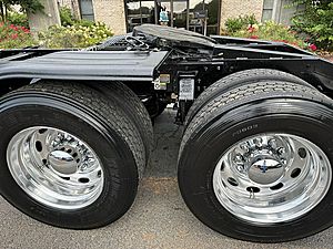 2023 Peterbilt 389