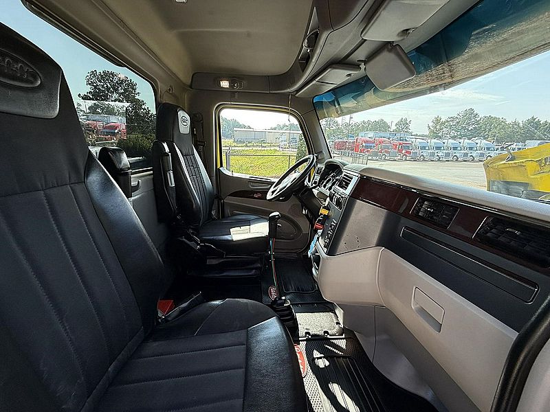 2017 Peterbilt 579