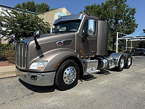 2017 Peterbilt 579 - Day Cab