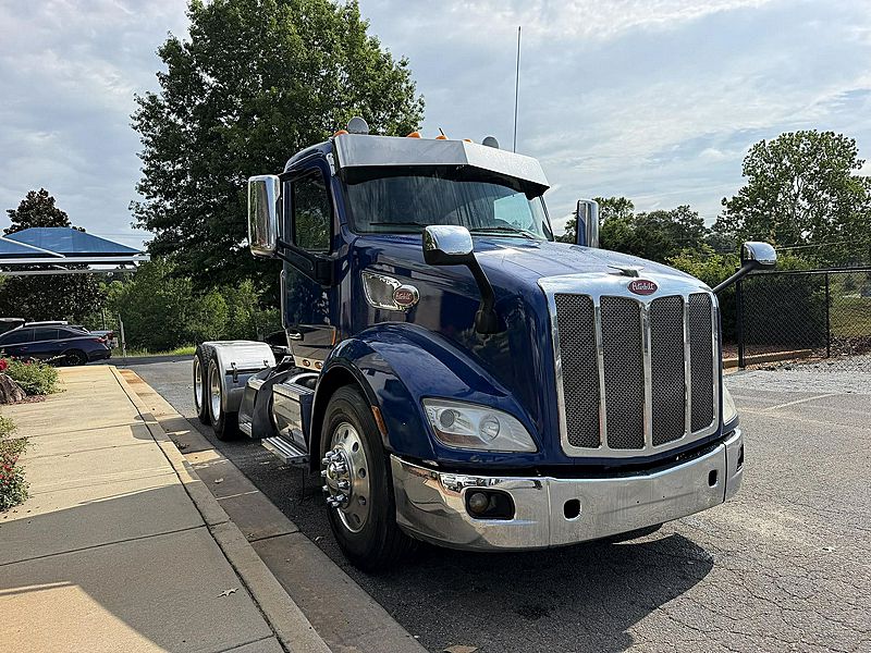 2017 Peterbilt 579